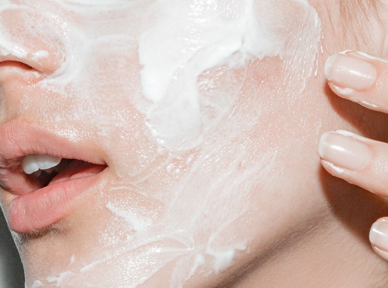 How to take care of sensitive skin? Useful tricks and principles of at-home care