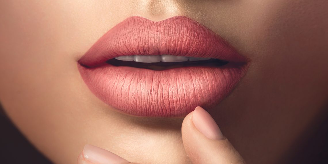 Way for obtaining perfect make-up. How to prepare your lips to wear matte lipstick?