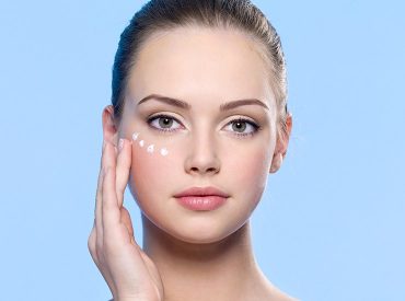 Hi, Today I have a pleasing subject for you because I would like to talk a bit about my favourite cosmetics. Here’s mini ranking of my favourite eye creams and other cosmetics that you can (and should) apply under your eyes. Take a look and read on! The skin around eyes is very gentle and […]