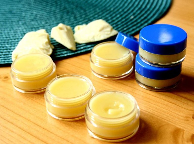 [RECIPES] 2 Mind-Blowing DIY Lip Balms + 1 Amazing Scrub